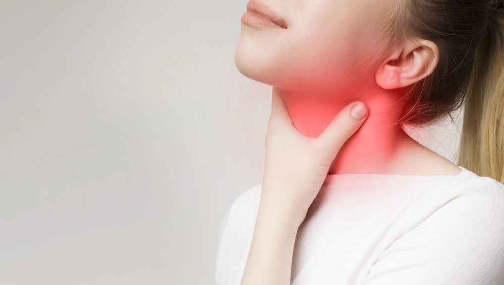 Courbatures et mal de gorge : comprendre le lien, les causes et les bons gestes